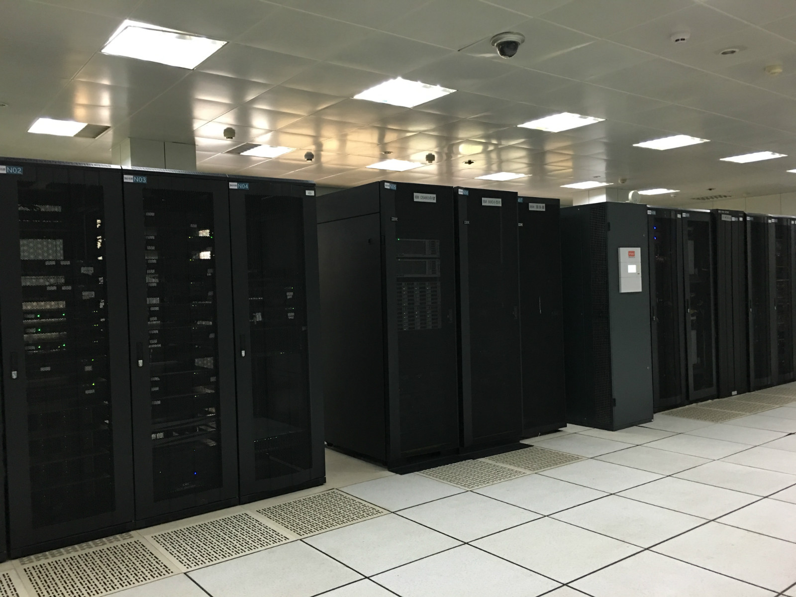 机房_meitu_4.jpg 机房_meitu_4.jpg