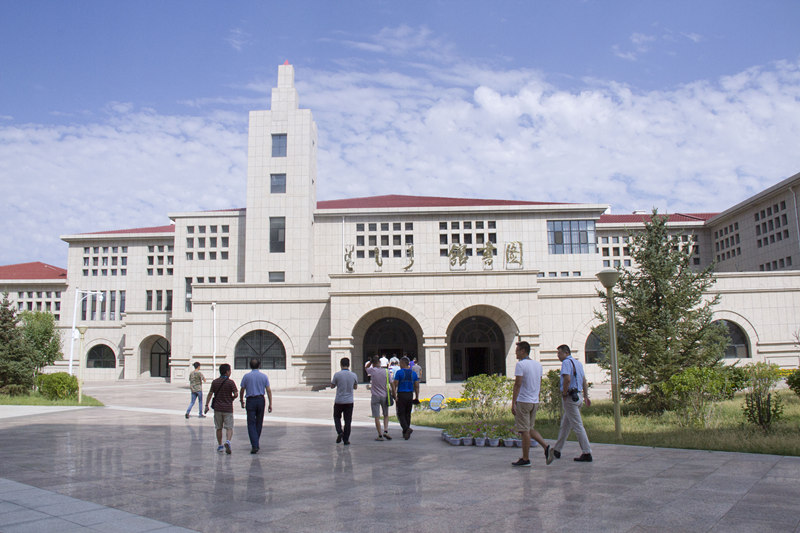 图书馆.jpg 图书馆.jpg