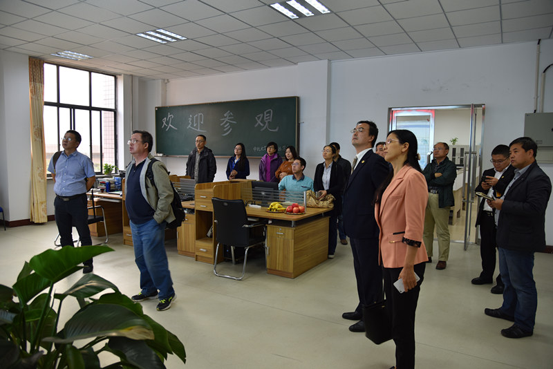 参观现场.jpg 参观现场.jpg