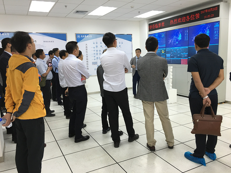 参观3_副本.jpg 参观3_副本.jpg